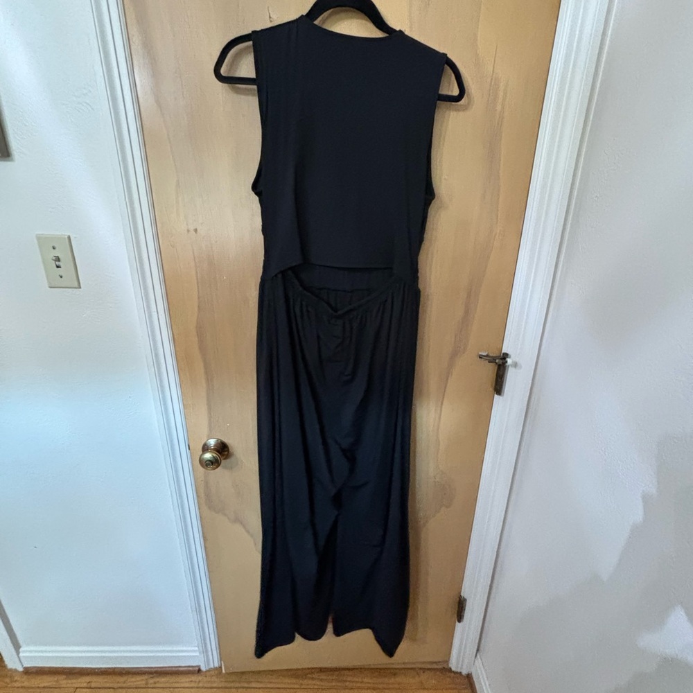Elegant Black Sleeveless Jumpsuit - Picture 6 of 7